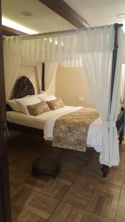 Casa Menezes - A Heritage Goan Homestay Bambolim Room photo