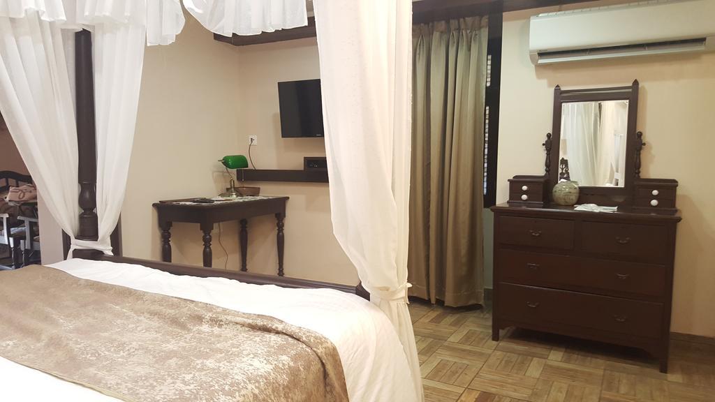 Casa Menezes - A Heritage Goan Homestay Bambolim Room photo