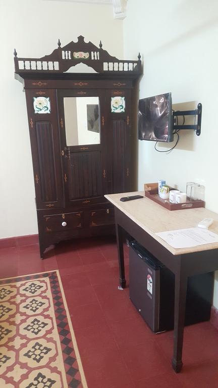 Casa Menezes - A Heritage Goan Homestay Bambolim Room photo