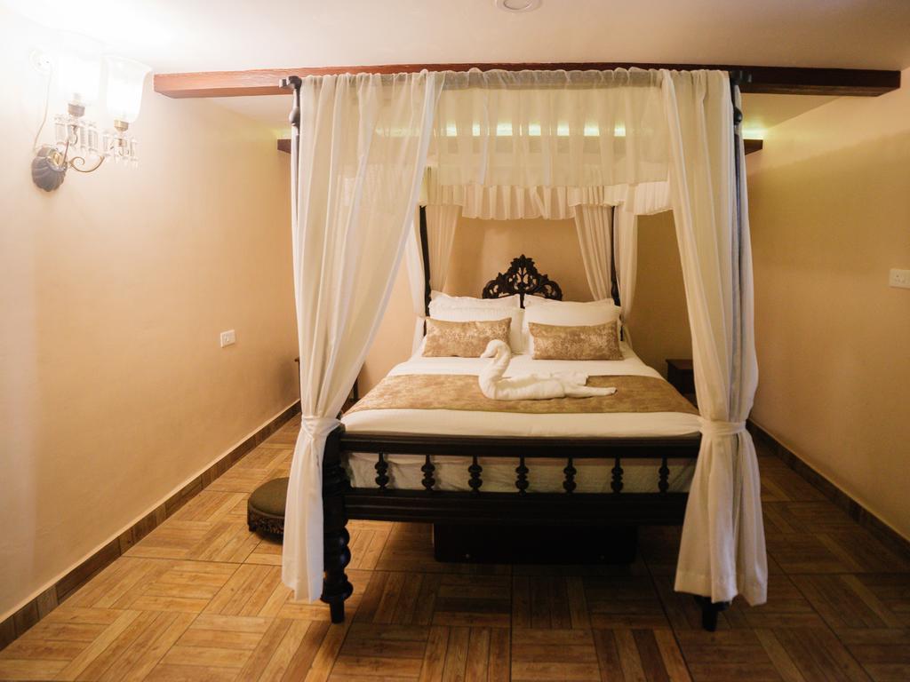 Casa Menezes - A Heritage Goan Homestay Bambolim Exterior photo