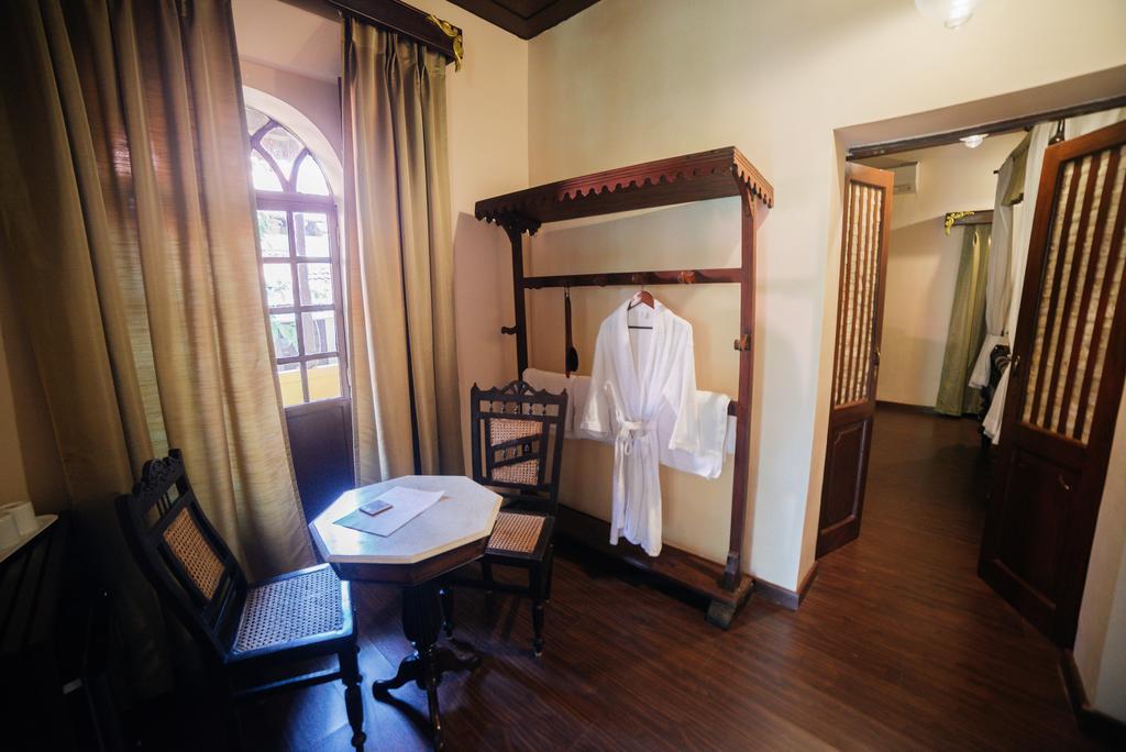 Casa Menezes - A Heritage Goan Homestay Bambolim Exterior photo