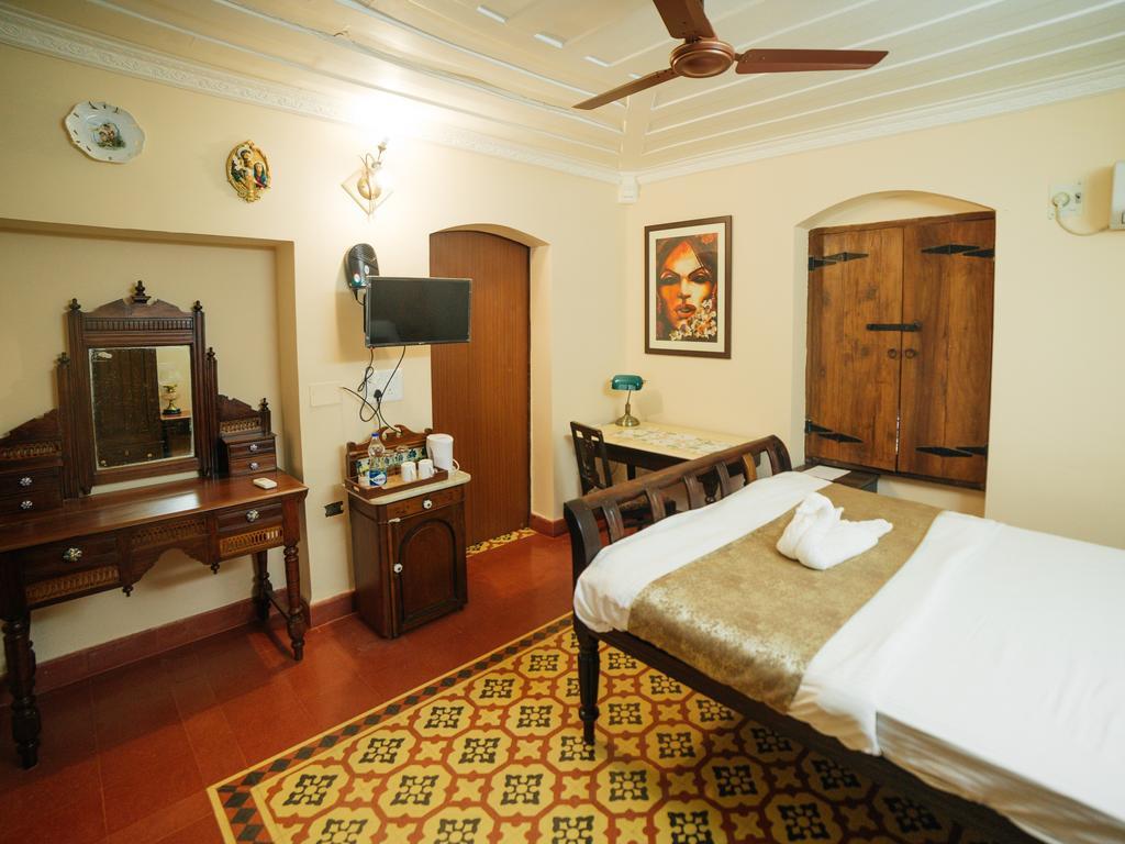 Casa Menezes - A Heritage Goan Homestay Bambolim Exterior photo