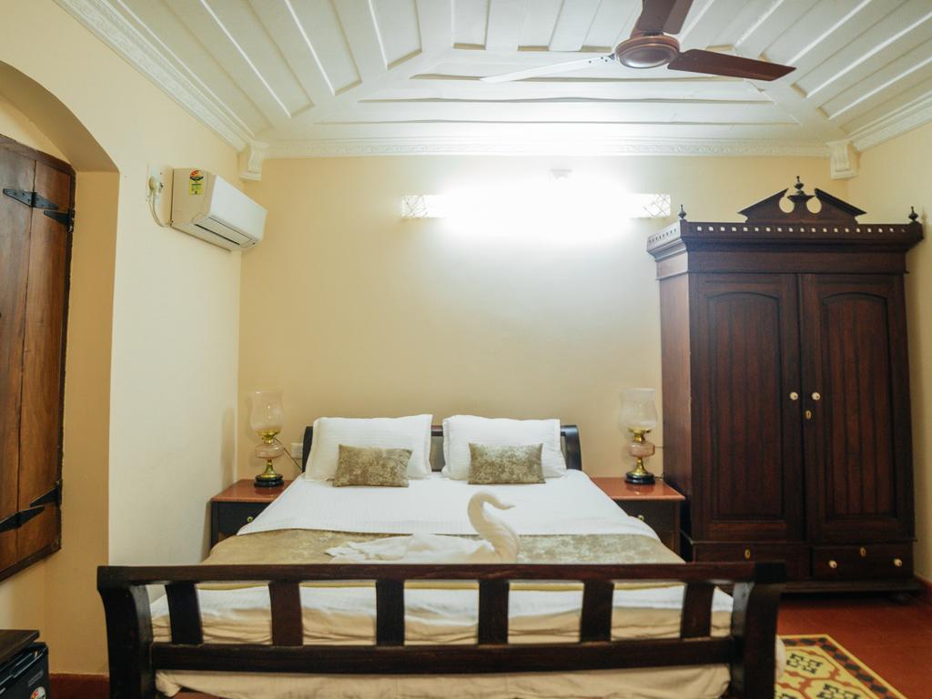 Casa Menezes - A Heritage Goan Homestay Bambolim Exterior photo